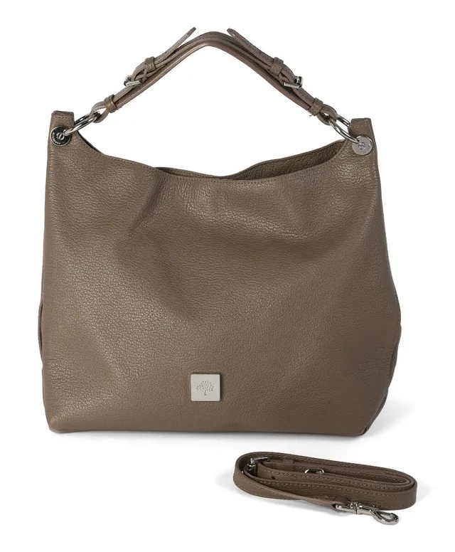 “Freya Hobo” bag of taupe leather with silver-coloured hardware, short handle, detachable and adjustable shoulder strap, one compartment with two interior pockets, one of which has a zip, and grey suede lining. H. 25 x W. 32 x D. 12 cm.