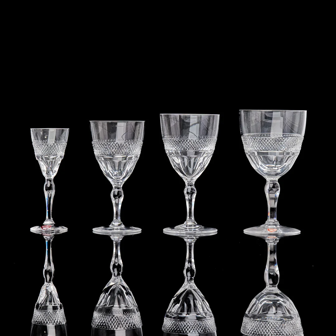 EDWARD HALD. ”Rio”, glas, 33 st, Orrefors, slipad dekor. — Tableware — Stockholms Auktionsverk Sickla