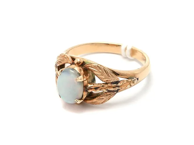 Ring 18K 4,3g Ø17¼ med opal