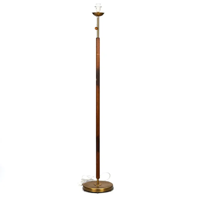 GOLVLAMPA, teak/mässing, Ateljè lyktan, Åhus.
