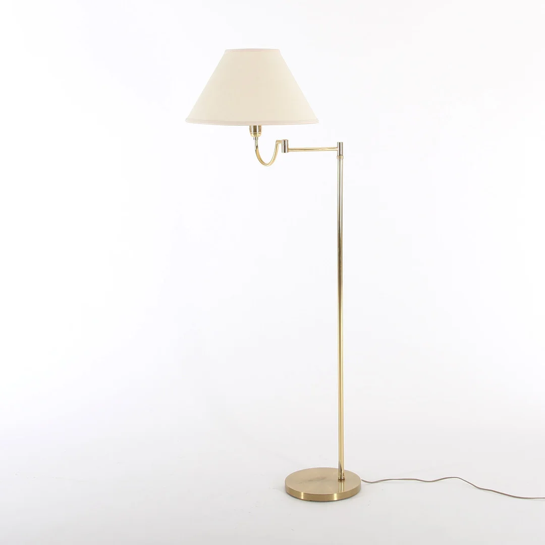 GOLVLAMPA, mässing, modell G-30, EWÅ, Värnamo. — Floor lights — Auktionsverket Engelholm