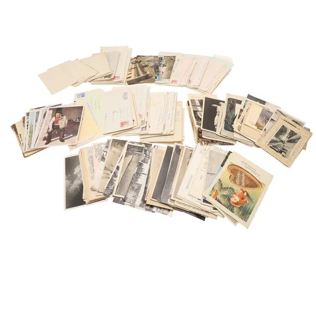A COLLECTION OF EARLY TWENTIETH CENTURY AND LATER TOPOGRAPHICAL POSTCARDS.