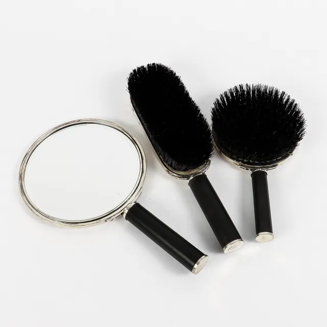 DAVID ANDERSEN. Toalettset 3 delar, silver och bakelit, "Funkis", Norge, 1900-talets första hälft.