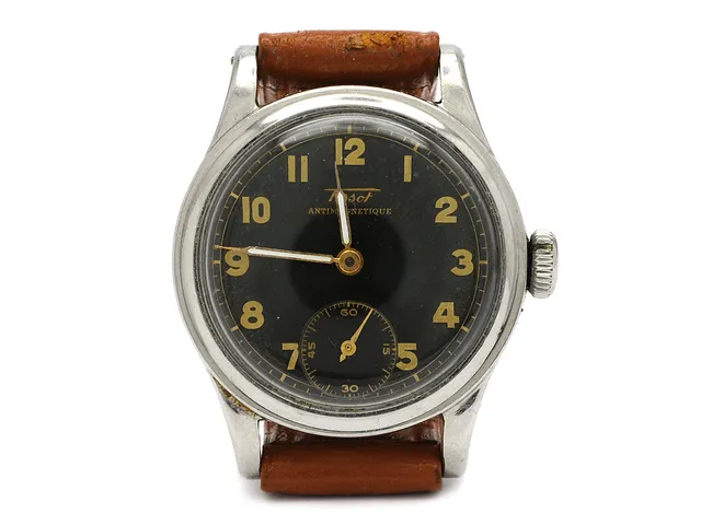 TISSOT, Antimagnetique, Cal 27-3, Serie nr. 1633909, Ref nr. 6072, Boett nr. 6072/2 / 6076, herrur, 31 mm, stål, manuell, plexiglas, liten sekundvisare, skadad urtavla, läderband, ca 1945.