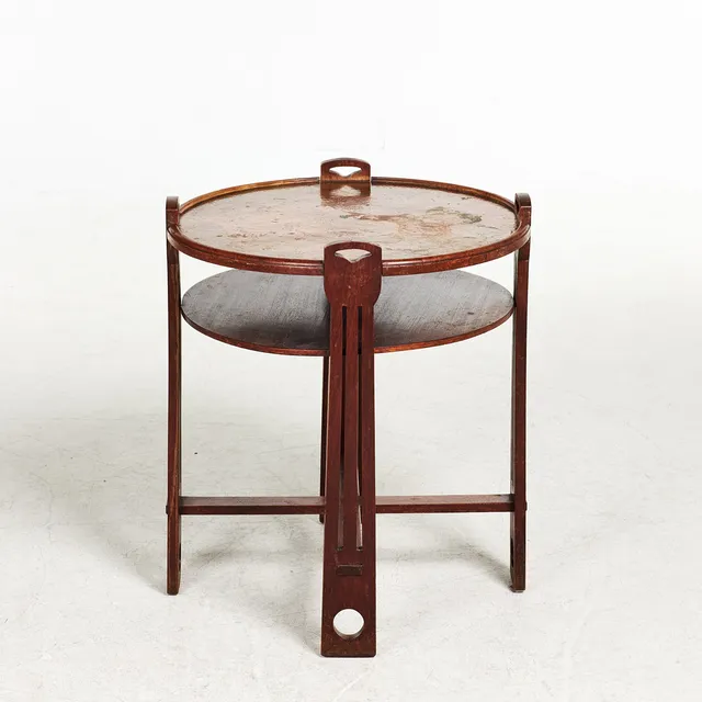 RÖKBORD, Jugend, mahogny, skiva i hamrad kopparplåt.