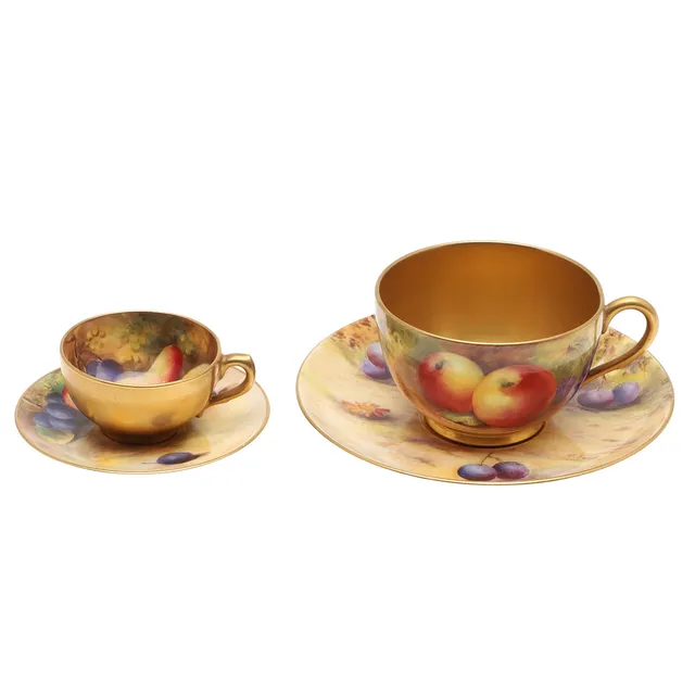 ROYAL WORCESTER SIGNED CABINET CUPS & SAUCERS.