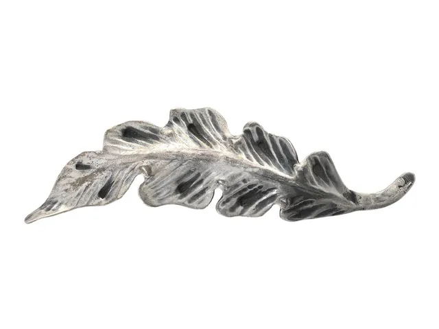 BROSCH, silver, motiv av löv, längd ca 9 cm, Stockholm år 1957, vikt 8,5 g.