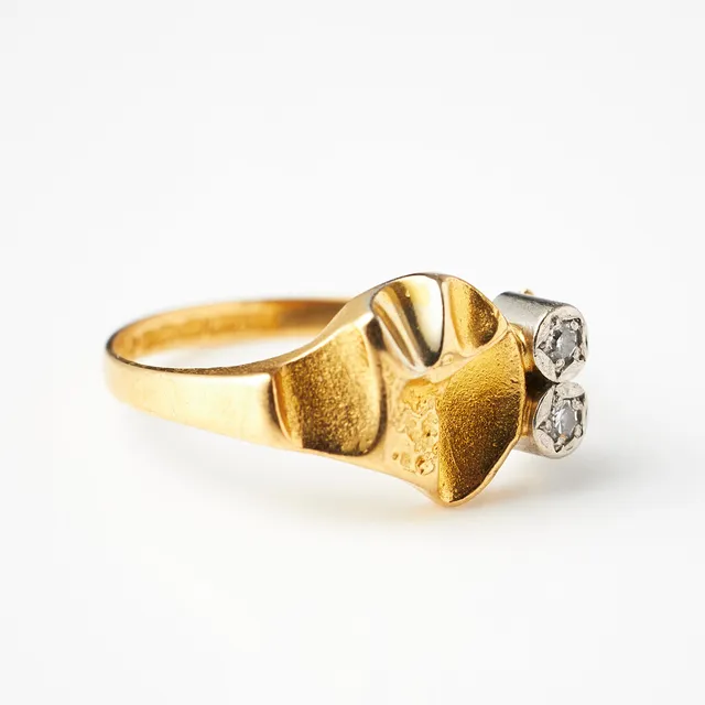 BJÖRN WECKSTRÖM, "Diamond leaf", ring, 18 k guld, 2 åttkantslipade diamanter totalt 0,04 ct, Lapponia, Finland 1982.