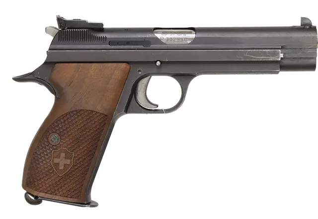 PISTOL, Halvautomatisk, fabrikat SIG, modell P210-6, kaliber 9x19, tillv.nr P302930, se-nr SE0153987.