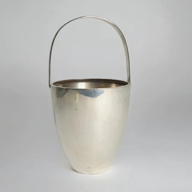PEQUEÑA CUBITERA EN PLATA.
