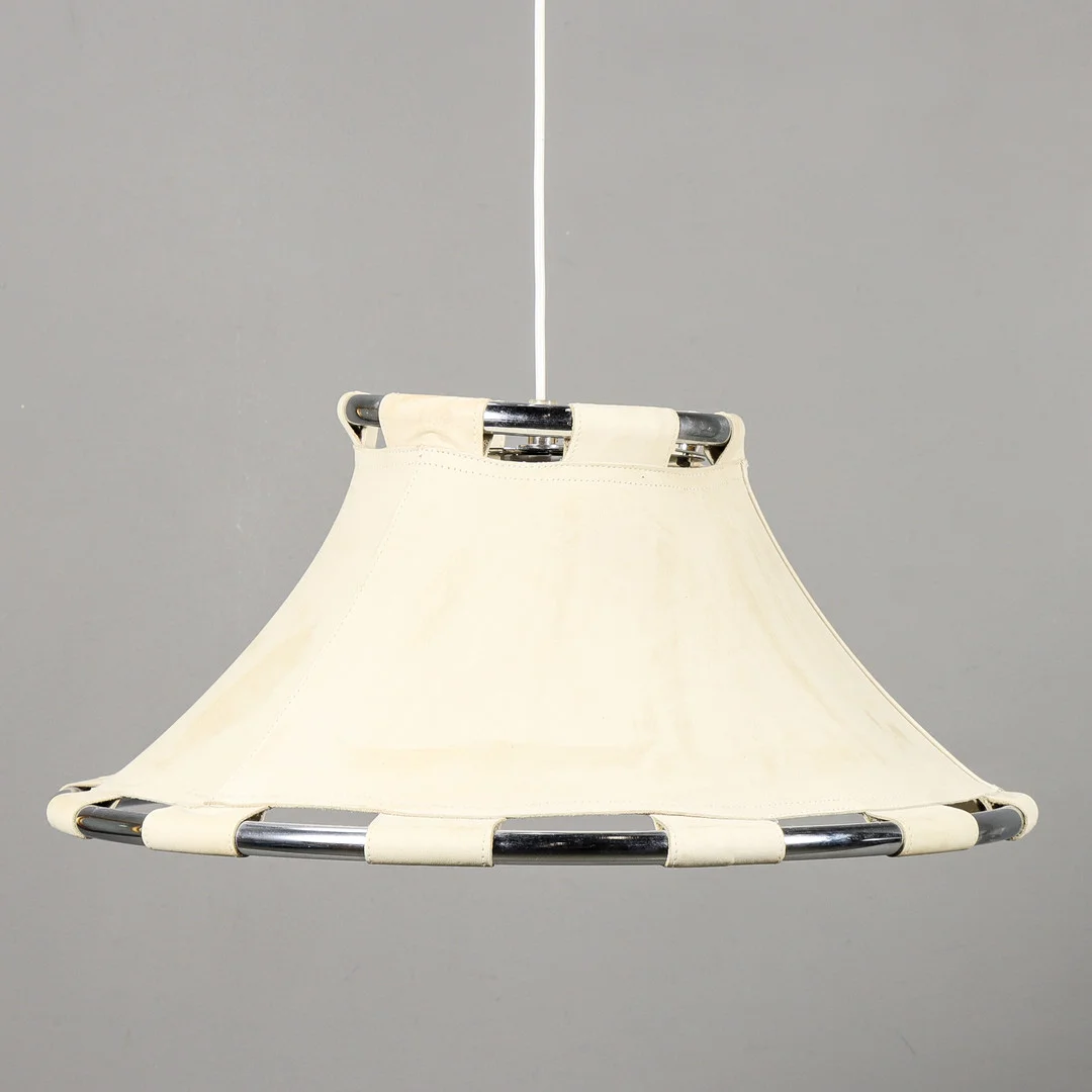 ANNA EHRNER. Taklampa "Anna" Ljus mocka, kromat stål, Ateljé Lyktan, Åhus, 1900-talets andra hälft. — Ceiling lights — Karlstad Hammarö Auktionsverk