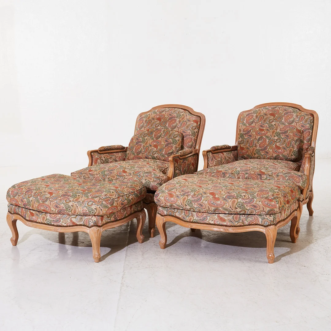 FÅTÖLJER MED FOTPALLAR ROKOKOSTIL. — Armchairs & Chairs — Stockholms Auktionsverk Magasin 5