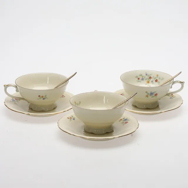KAFFEKOPPAR MED FAT, porslin, Hackefors, 1939-45. Sked medföljer.