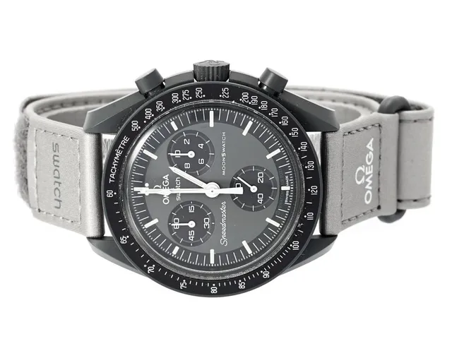 SWATCH/OMEGA, MoonSwatch, Mission to Mercury, Ref nr. SO33A101, kronograf, herrur, 42 mm, bioceramic, quartz, plexiglas, Velcro-band, gummiband (ej original), cert, oktober 2024, box, ytterkartong.