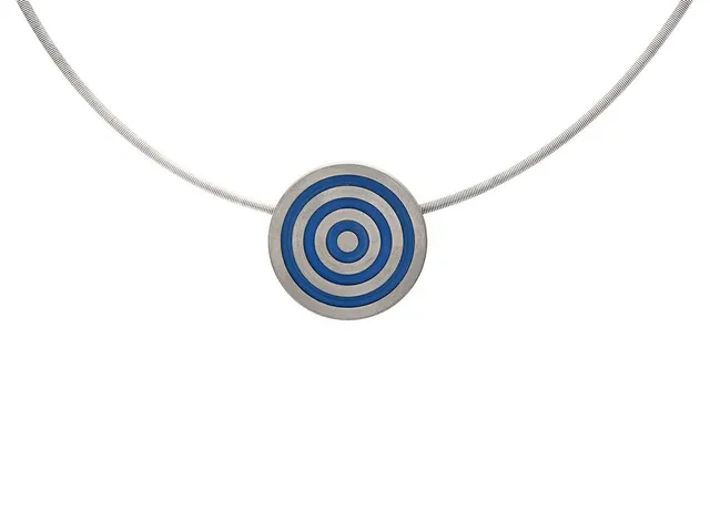 INGRID BÄRNDAL, collier, titan och sterlingsilver, längd 42 cm, vikt 18 g, signerad, orginaletui. (d)