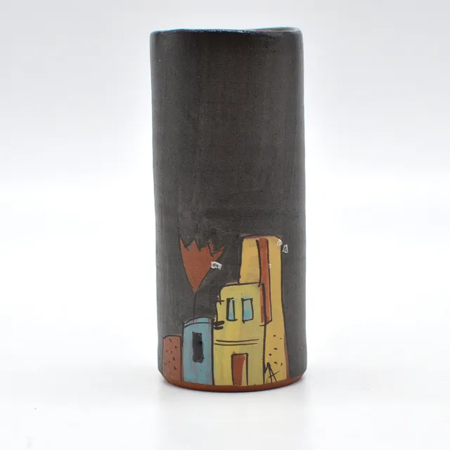 ATELIER BUNTER SCHERBEN. DESIGNERVASE "BUNTE HÄUSER", KERAMIK, HANDBEMALT, DEUTSCHLAND, ZEITGENÖSSISCH.