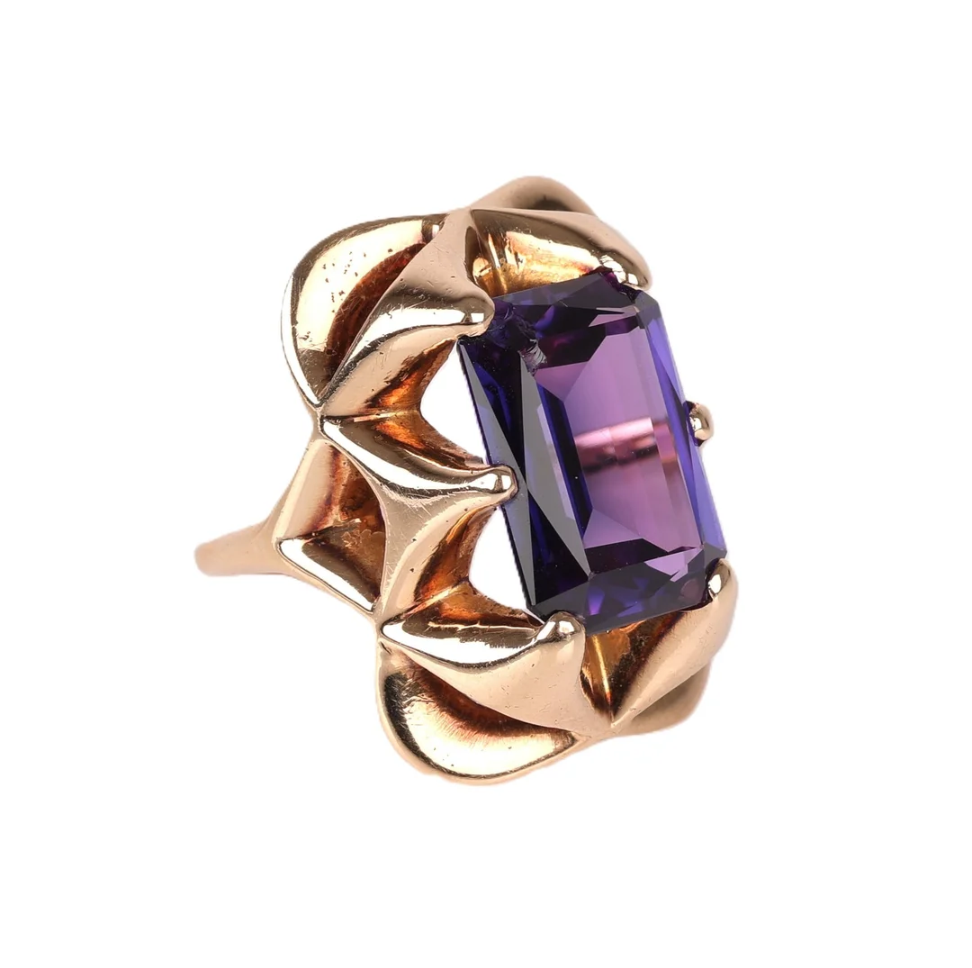 Ring of 14 kt. gold with synthetic purple sapphire. Size 52. — Jewellery/Rings — Lauritz