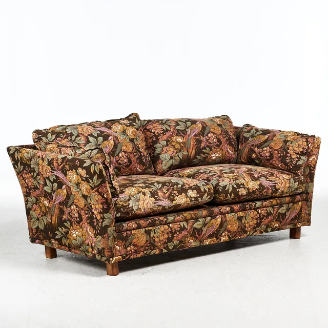 SOFFA, 1900-talets andra hälft, klädd i Hydrangea bird GP & J Baker.