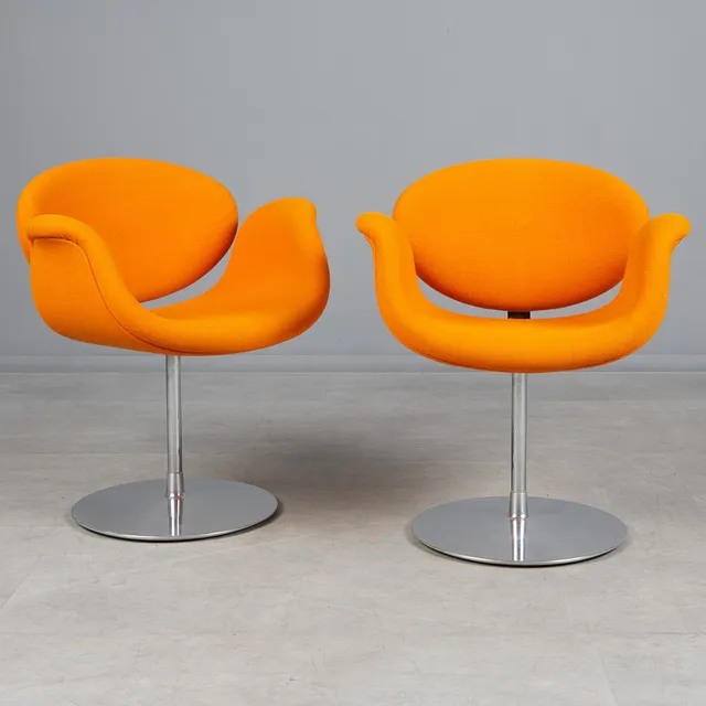 PIERRE PAULIN. für Artifort, zwei Drehstühle / Sessel, Modell 'F 163 Tulip', Edelstahl, runder Fuß, Textilbezug, Entwurf 1960, Niederlande. (2).