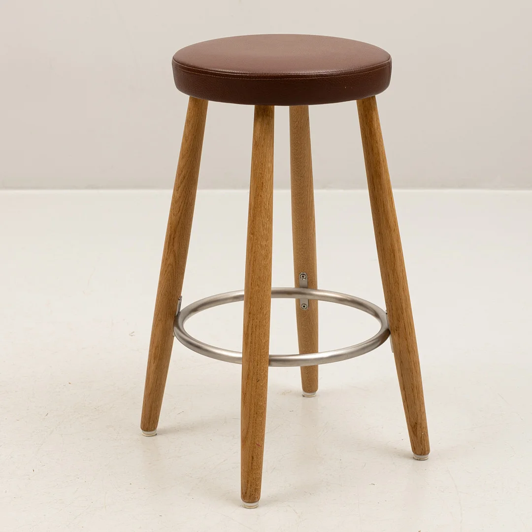 HANS J WEGNER. Barpall, "CH56". Carl Hansen & Son, Danmark, samtida. — Armchairs & Chairs — Auktionshuset Kolonn