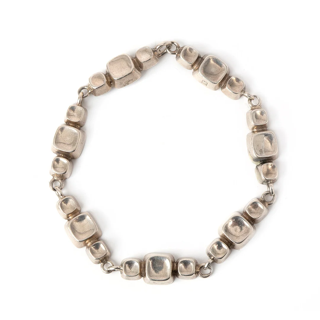 SIGURD PERSSON, armband, ur serien "Skåla och Ruta" sterlingsilver, Ateljé Stigbert, Stockholm, 1953. — Bracelets — Stockholms Auktionsverk Göteborg
