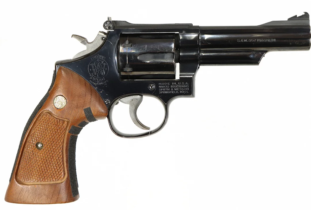 REVOLVER, fabrikat Smith & Wesson, modell 19-4, kaliber .357 Magnum, tillv.nr 65K9831. — Revolvers — Walter Borg