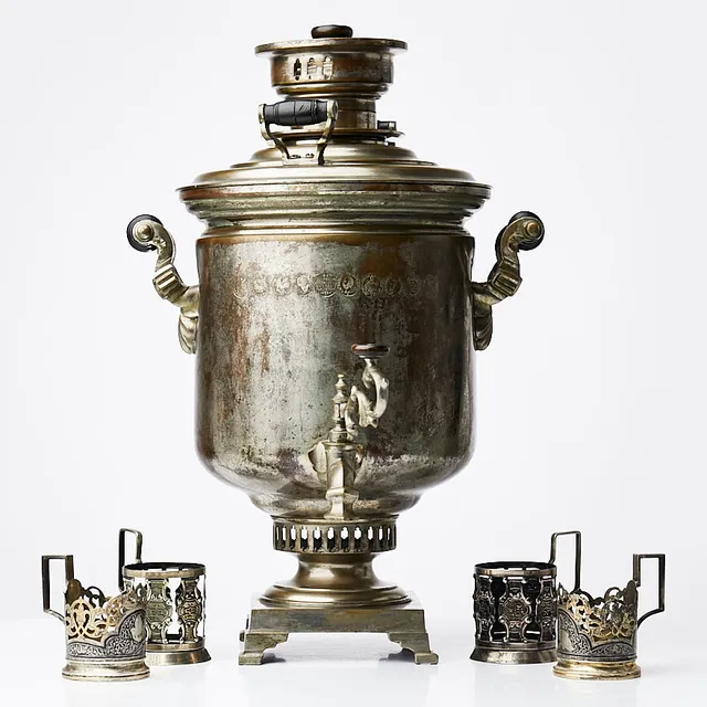 TESAMOVAR samt 4 st temuggshållare, Mässing, Ryssland, 1900-talets första hälft, stämplar.