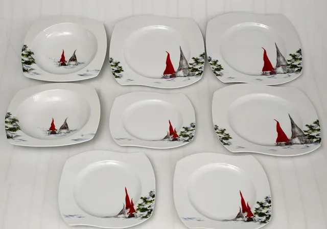 SERVISDELAR, porslin "Åsas Tomtebod", Fyrklövern. 8 delar.