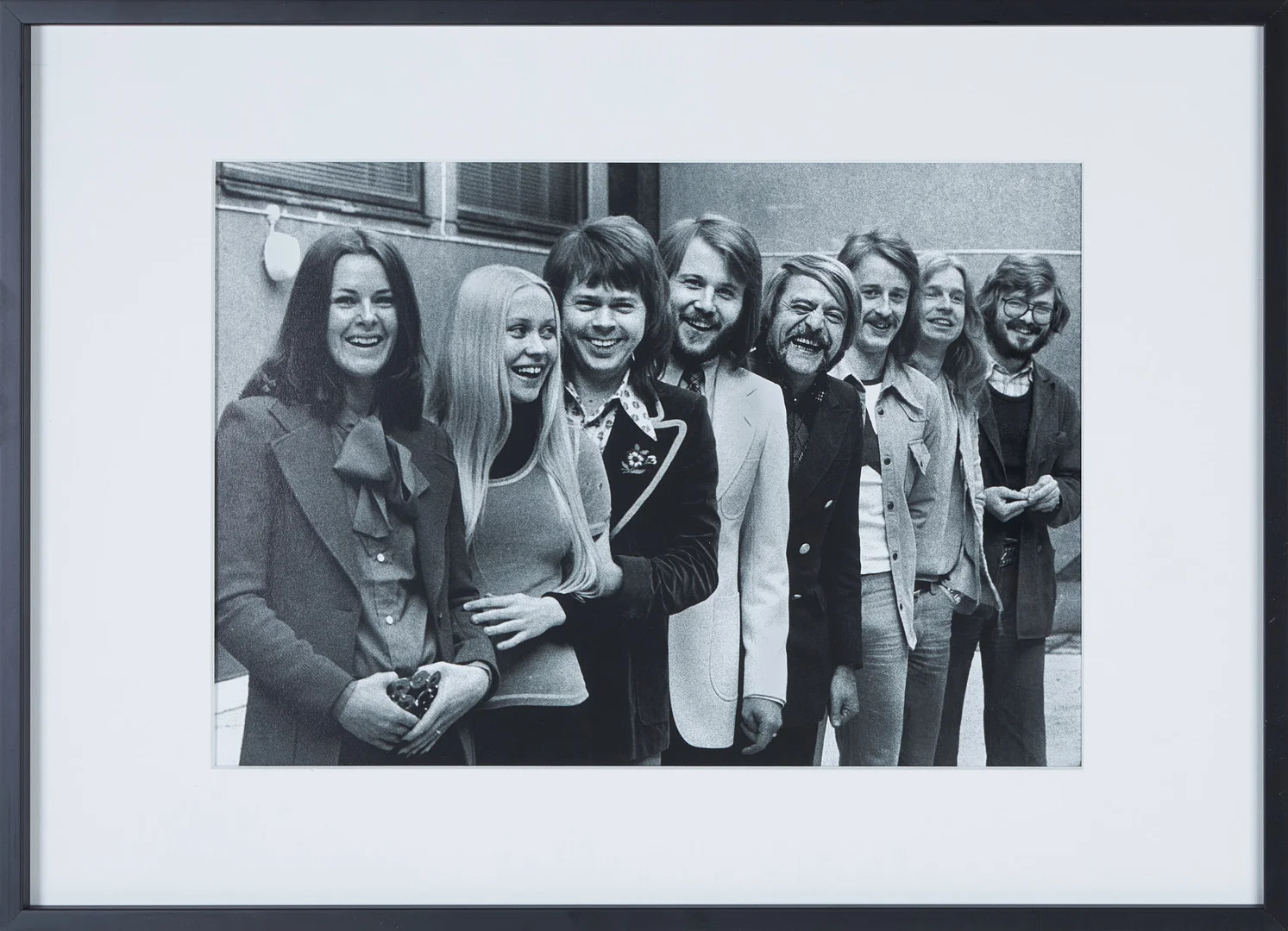 ROLF ADLERCREUTZ. "Abba-gänget ca 1973", signatur, stämpel och numrering 8/20 á tergo, fotografi, archival pigment print på bomullspapper. — Photography — Stockholms Auktionsverk Sickla