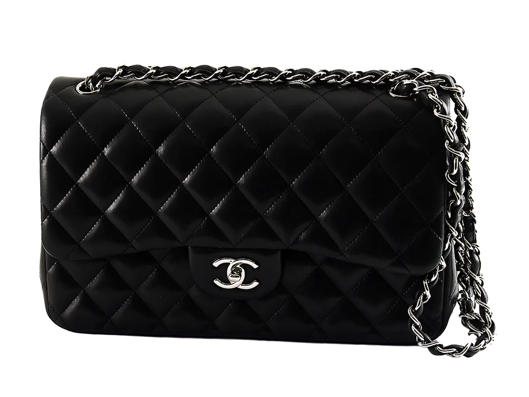 VÄSKA, CHANEL, Double Flap bag, Jumbo, svart quiltat lammskinn, detaljer i vitmetall, 30x20x9cm, hologram 16107881, dustbag, originalkartong, slitage på hörnen, — Accessoarer/Väskor — Kaplans