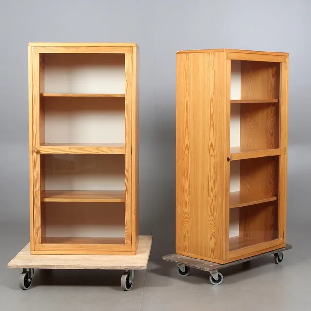 VITRINSKÅP, 2 st, furu faner Lund Karin Mobring, Ikea 1970-tal.