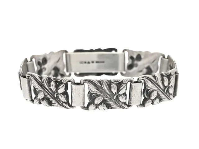 ARMBAND, silver, bladmotiv, G. Dahlgren & Co, Malmö 1947, längd 18 cm, vikt 26,5 g.