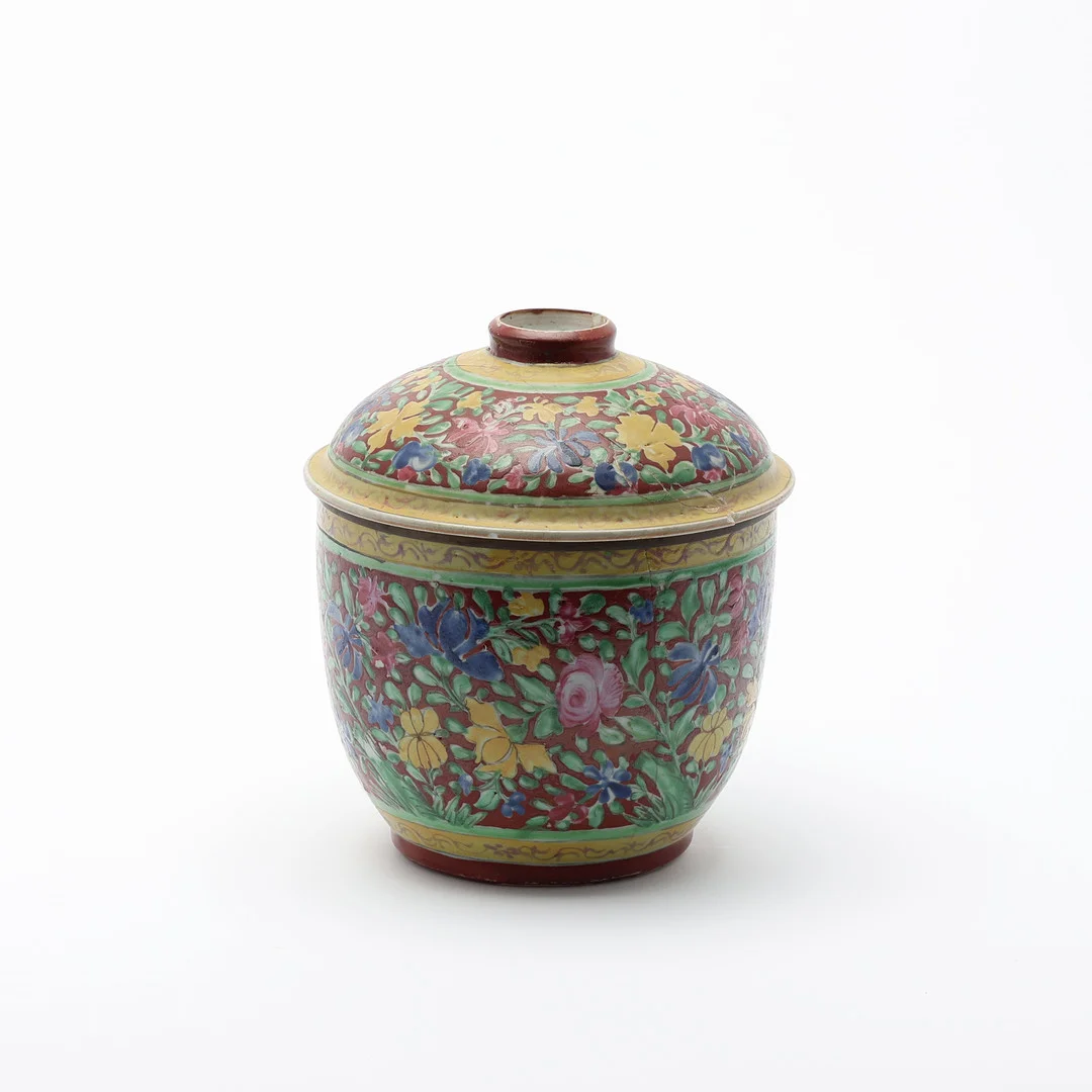 BONBONJÄR, sannolikt Korea, 18/1900-tal. — Ceramics & Porcelain — Uppsala Auktionskammare