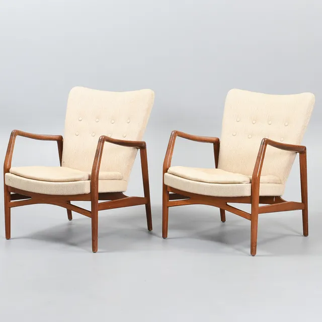 KURT OLSEN. Et par lænestole, model 215. Fremstillet hos Slagelse Møbelværk. Formgivet 1954.