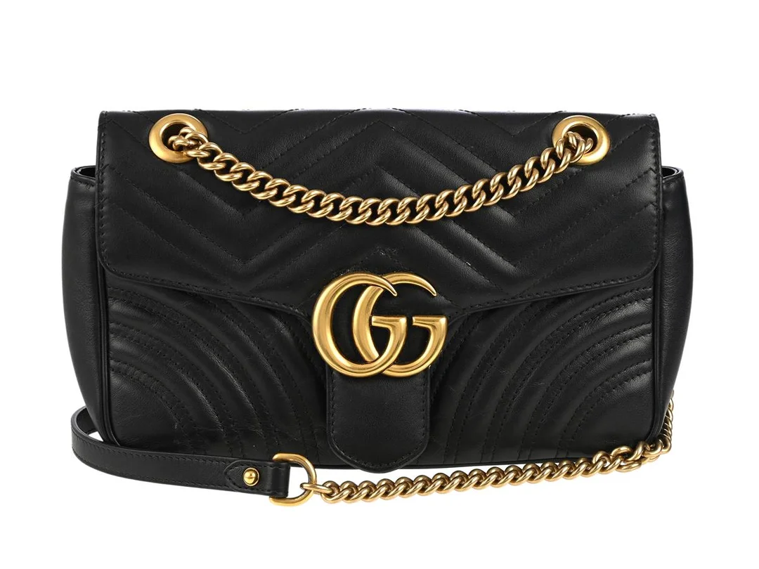 VÄSKA, GUCCI, GG Marmont Bag, svart skinn, guldfärgade beslag, 25x13x7 cm, bruksslitage. — Accessoarer/Väskor — Kaplans