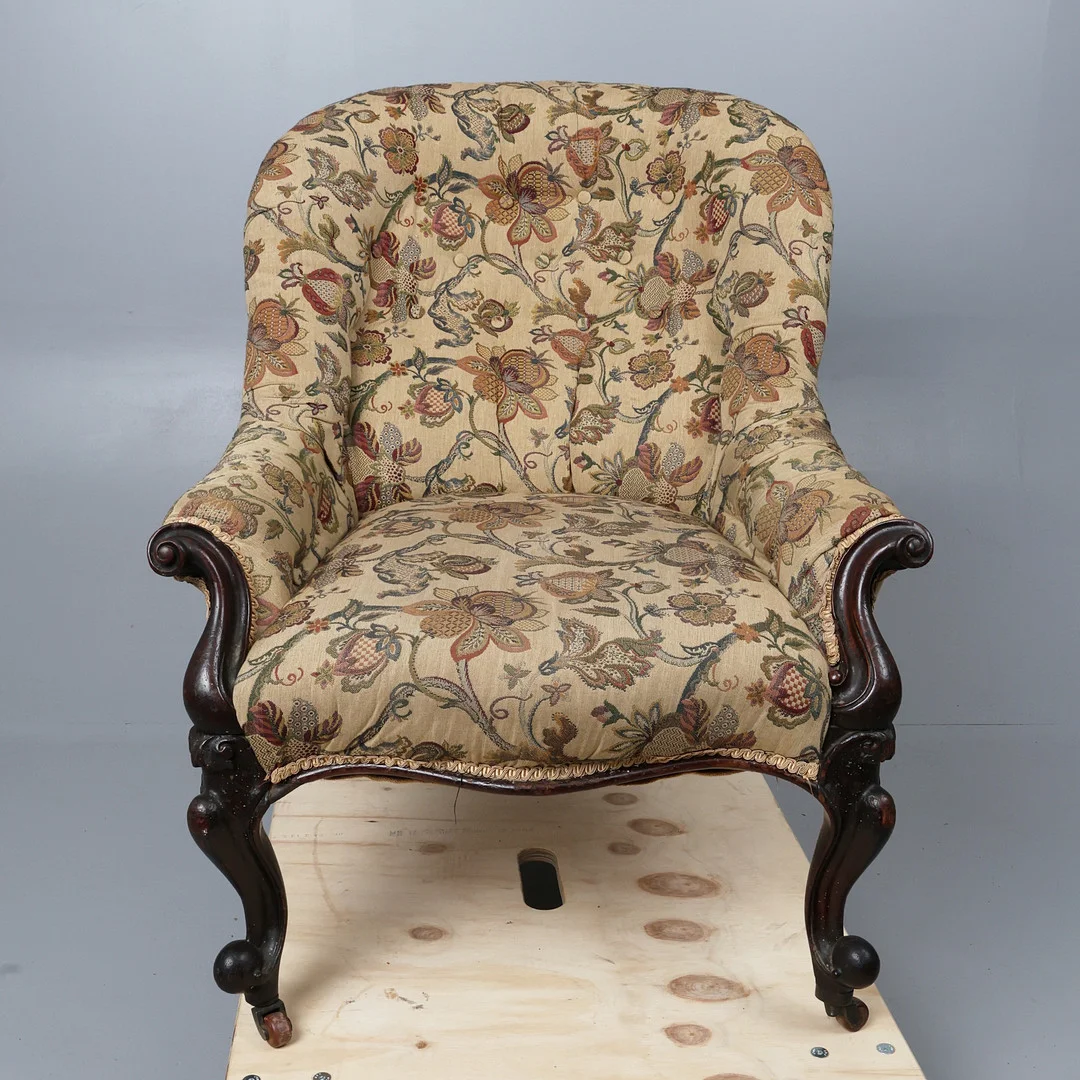 VICTORIAN CARVED ROSEWOOD ARMCHAIR. — Armchairs & Chairs — Young's Auctions