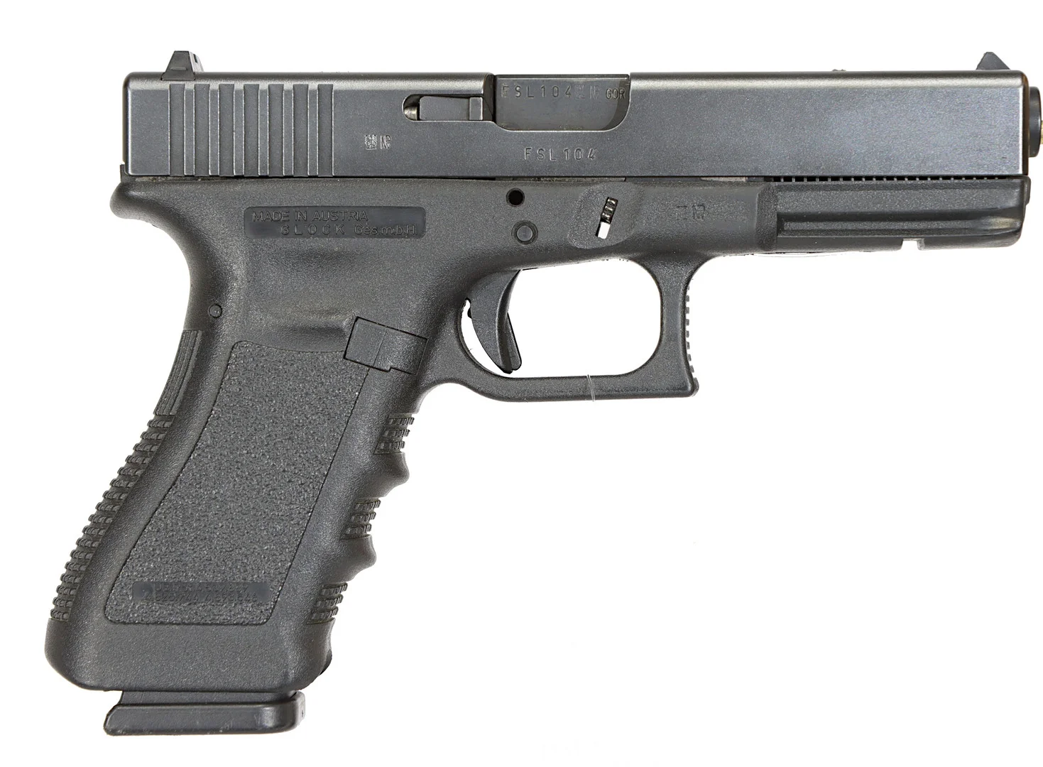 PISTOL, fabrikat Glock, modell 17, kaliber 9x19, tillv.nr FSL-104, se-nr SE2156723. — Pistols — Walter Borg