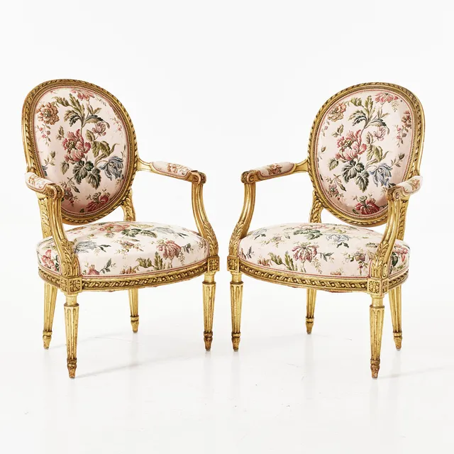 KARMSTOLAR, ett par, Louis XVI-stil, skuren dekor, 1900-tal.