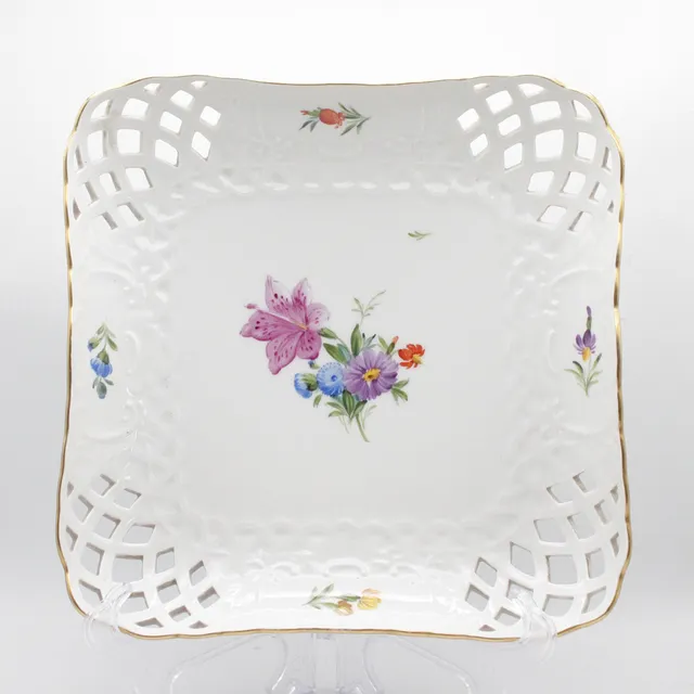 Royal Copenhagen Porzellan Schale mit Durchbruchrand Blumen Dekor 23x23cm.