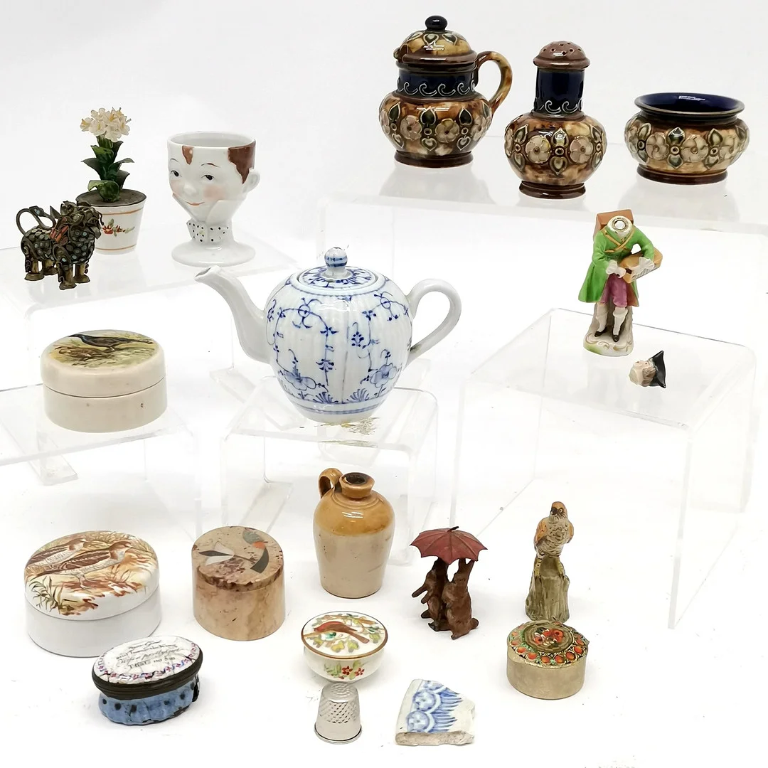 QTY OF MINIATURE ITEMS. — Other collectables — Acreman St Auctioneers & Valuers