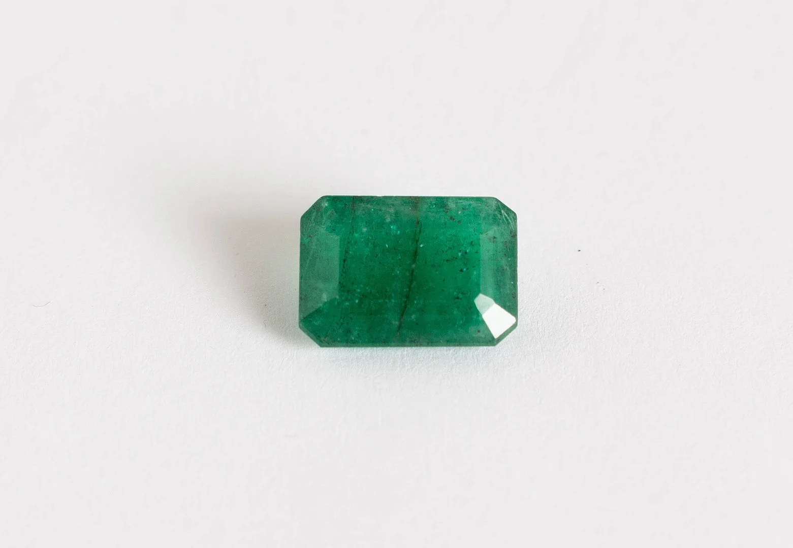 Loser Smaragd ca. 3.73 ct. — Gemstones — Stockholms Auktionsverk Hamburg