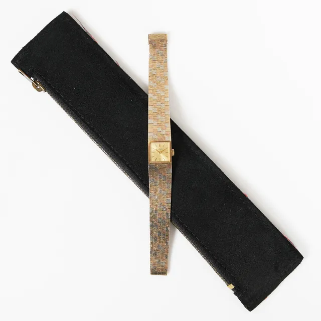 A BUECHE GIROD LADIES 9 CARAT GOLD WRISTWATCH.