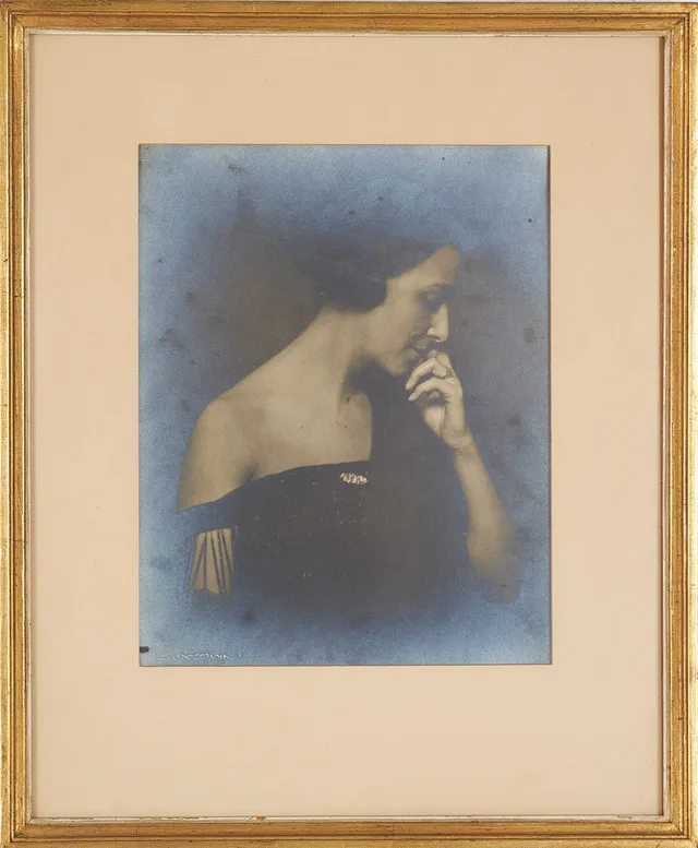 HENRY B GOODWIN. (1878-1931). Jeanne de Tramcourt, profilporträtt, fotografi, signerad Goodwin.