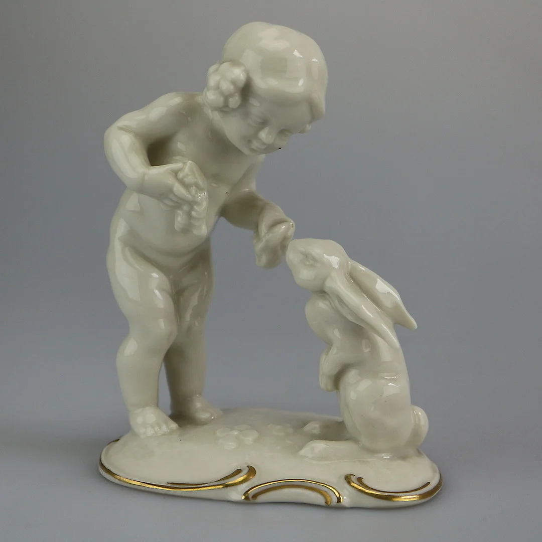 KARL TUTTER. HUTSCHENREUTHER MÄDCHEN MIT HASE. — European — Kunst- und Auktionshaus Kleinhenz