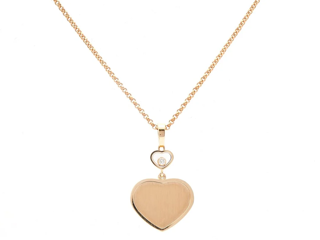 CHOPARD, hänge med kedja, Happy Hearts, 18K roséguld, briljantslipad diamant 0,05 ct, TW/IF-VVS, ref.nr 79A007-5021, serienr. 6641042, längd 41,5-43,5 cm, vikt 10,9 g, certifikat, originaletui, ytterkartong. — Smycken/Hänge med kedja — Kaplans