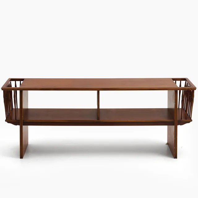 SIDEBOARD England, 1900-talets andra hälft, med tidningsställ på gavlarna, idegran.
