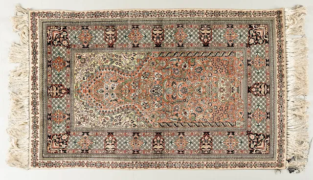 MATTA, Hereke, Turkisk, 1900-tal. Silke. (120 × 77 cm).