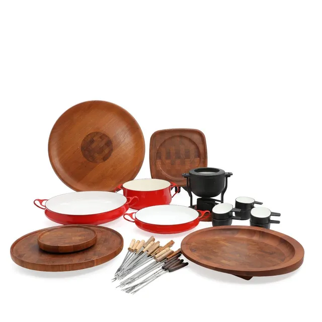 A selection of kitchen utensils in teak, enamel and cast iron. Digsmed, Richard Nissen a.o. Diam. 22–46. (14+25)