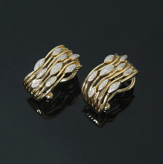 Halbcreolenmit Diamanten, ca. 0,11ct. H/si, 585er Gelbgold.