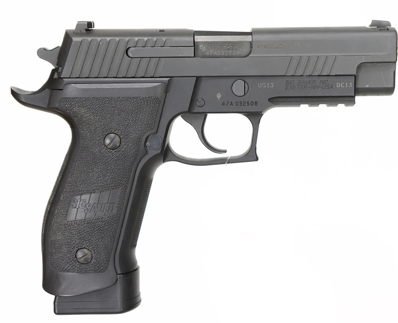 91. PISTOL, tysk, Halvautomatisk, fabrikat Sig Sauer, modell P226 TACOPS, kaliber 9x19, tillv.nr 47A032508, se-nr SE2409757. — Pistols — Walter Borg